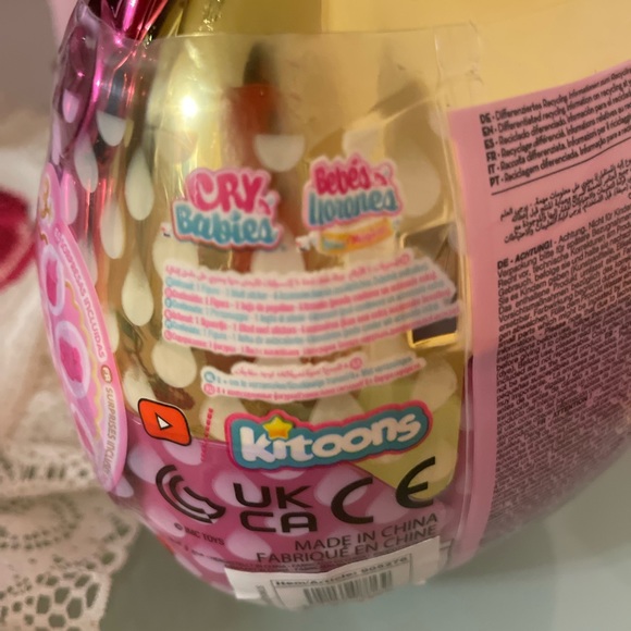 Cry Babies Magic Tears Music Gold Edition | 8 Surprises and Accessories - Picture 2 of 12